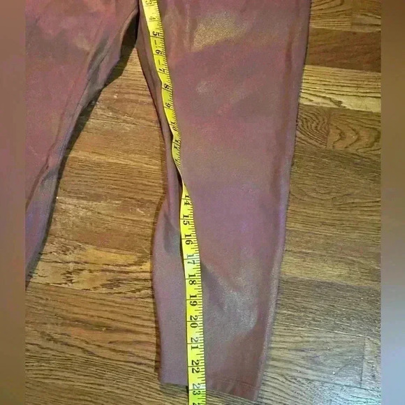 Women’s Mauve Iridescent Crop Leggings, Size XL - Picture 6 of 6